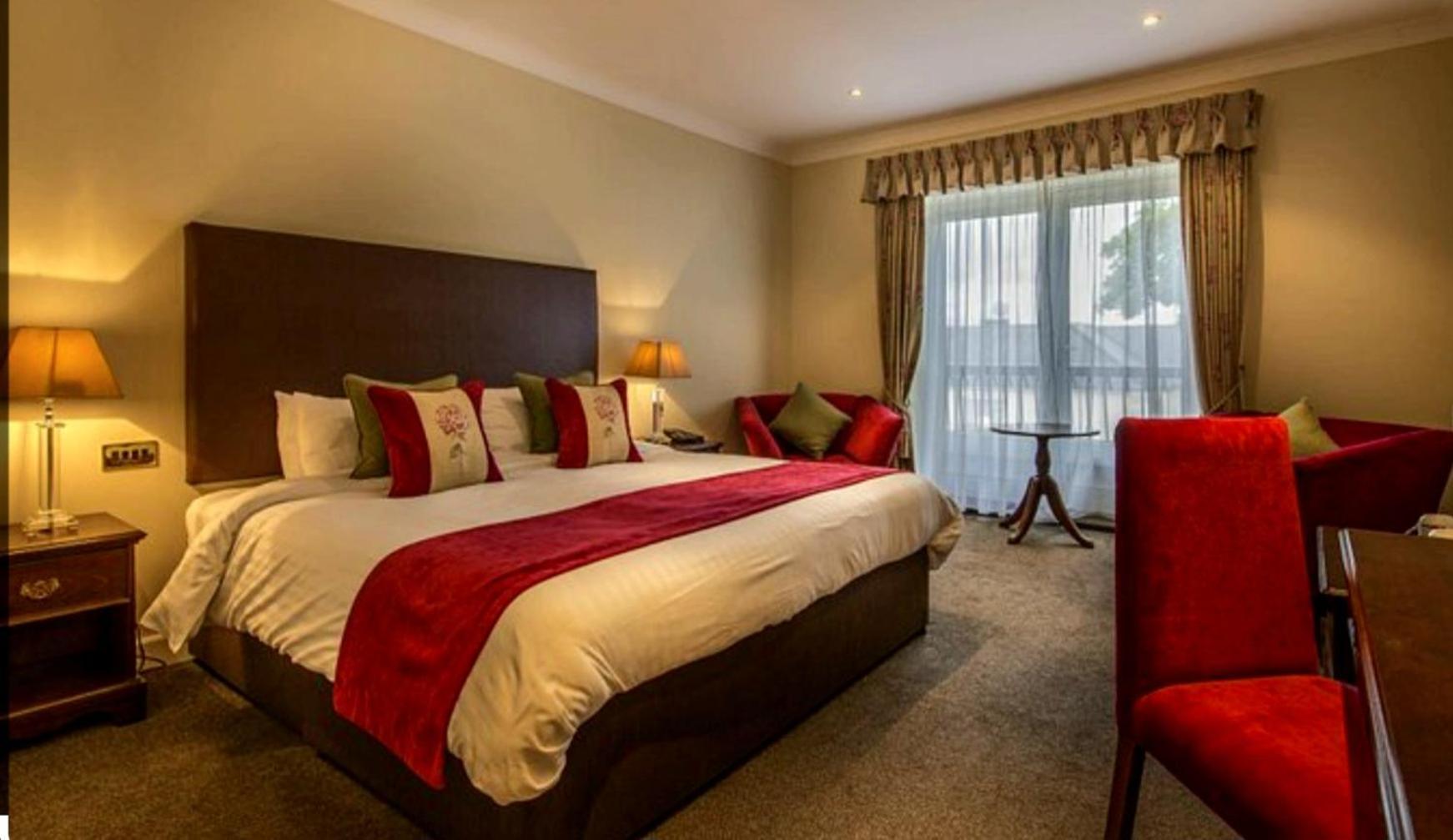Empress Madani Palace Hotel Surrey Extérieur photo