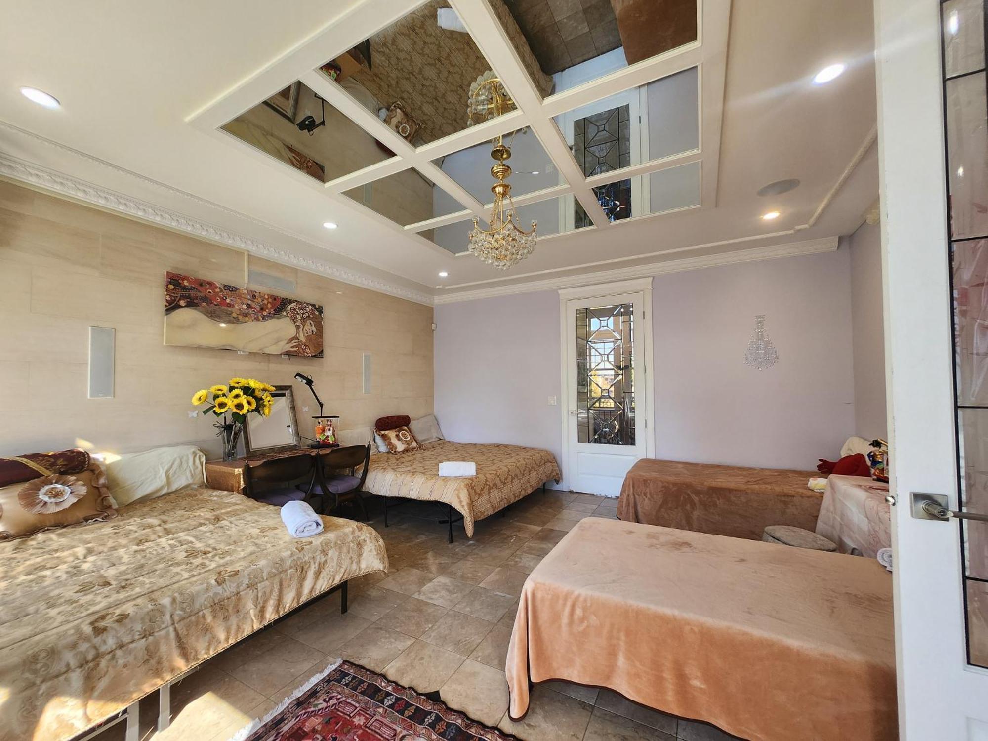 Empress Madani Palace Hotel Surrey Extérieur photo